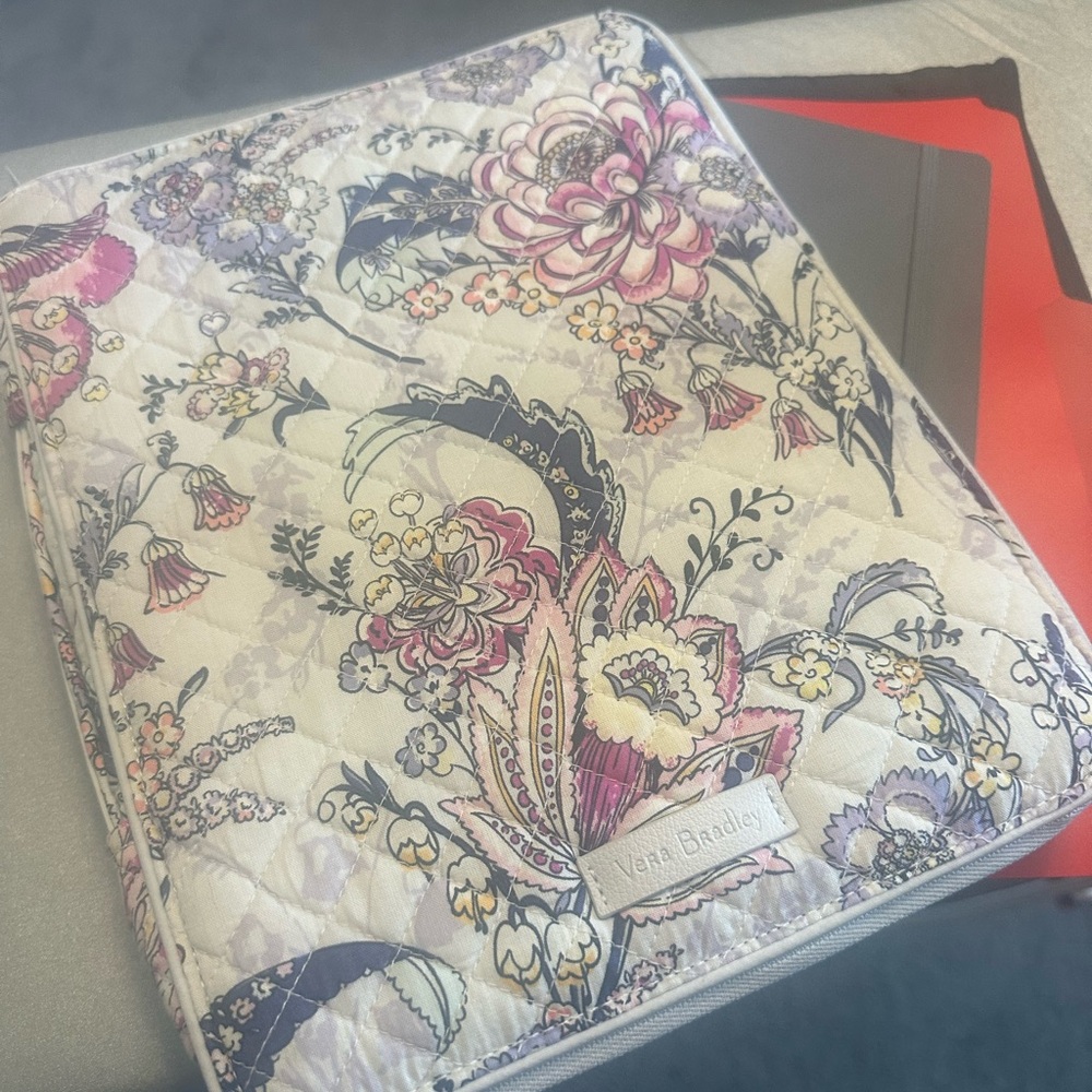 Vera Bradley padded Tablet Tamer in Hummingbird Park